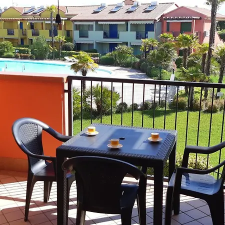 Con Terrazzo Vista Piscina Apartment