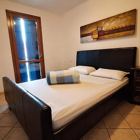 Lägenhet Con Terrazzo Vista Piscina *