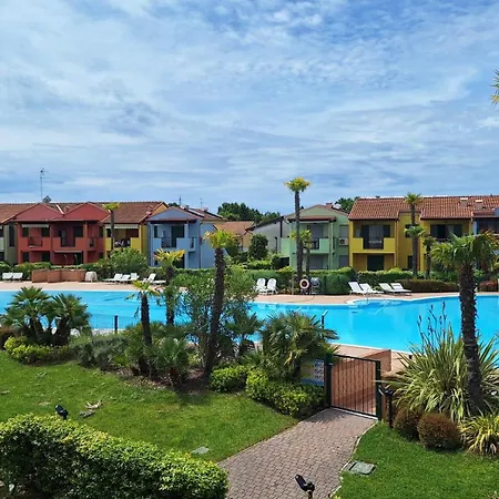 Con Terrazzo Vista Piscina Apartment Aprilia Marittima